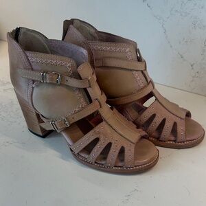 Freebird Connor Women's Pink & Tan Heeled Sandals
